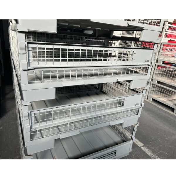 Industrial mesh box pallet, H500mm with half flap - sheet steel base - image 1