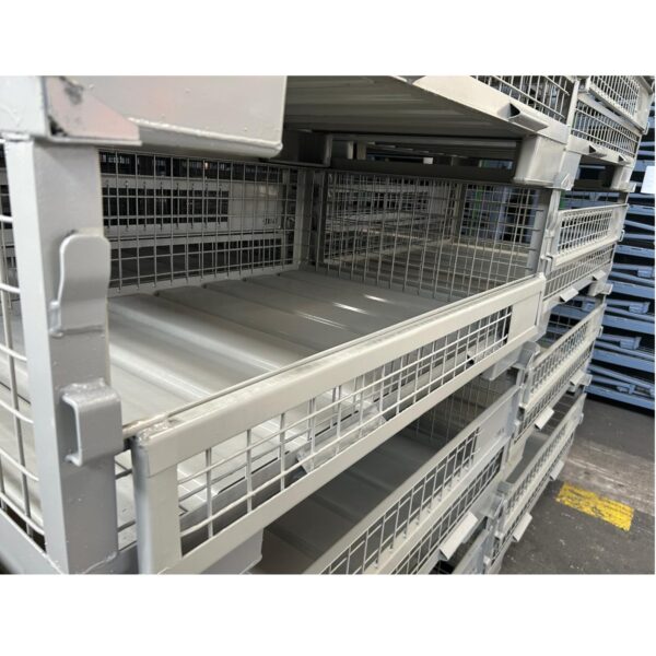 Industrial mesh box pallet, H500mm with half flap - sheet steel base - image 2